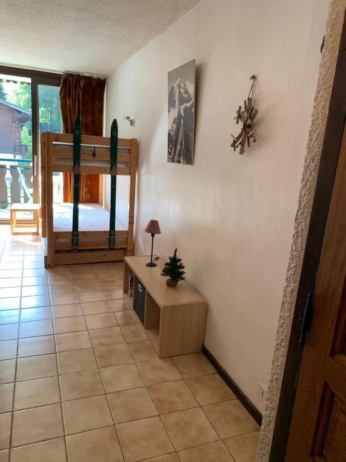 155 Piste Dans Mon Canape Chatel Exterior photo