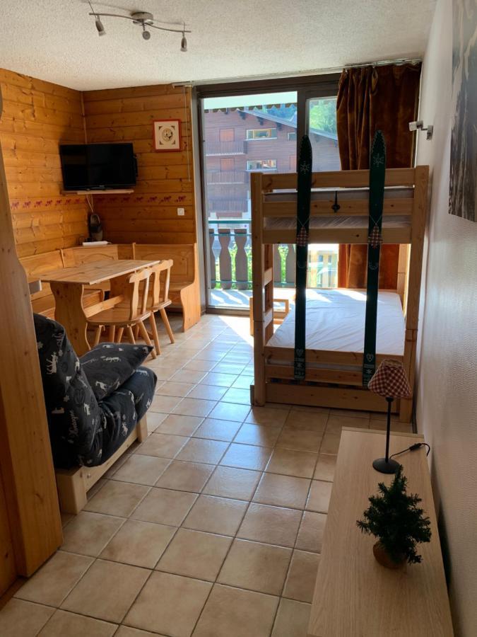 155 Piste Dans Mon Canape Chatel Exterior photo