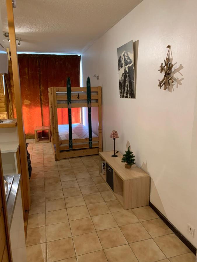 155 Piste Dans Mon Canape Chatel Exterior photo